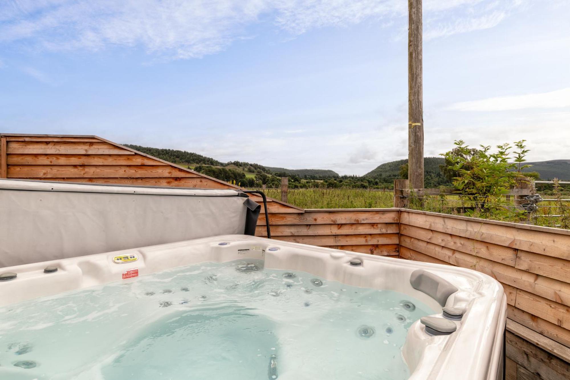 Alba - Charming Boutique Forest View Cabin With Hot Tub In בלאטר מראה חיצוני תמונה